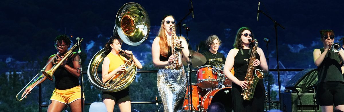 PERFORMINGARTS_apply_hornsection_1200x392
