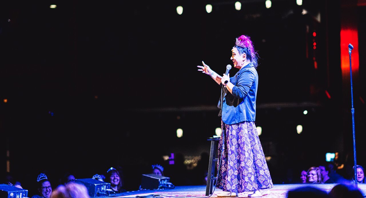 PERFORMINGARTS_comedy_fullbg_pinky_1440x870